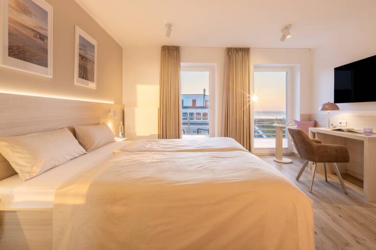 Komfort Doppelzimmer mit Balkon zur Seeseite im Hotel Stranddistel auf Norderney