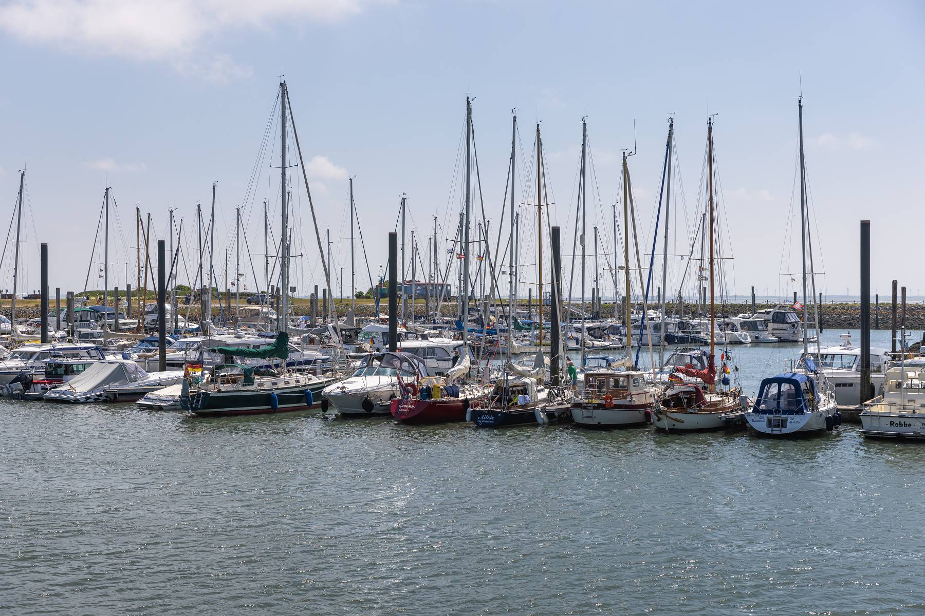 Yachthafen von Norderney mit Segelbooten